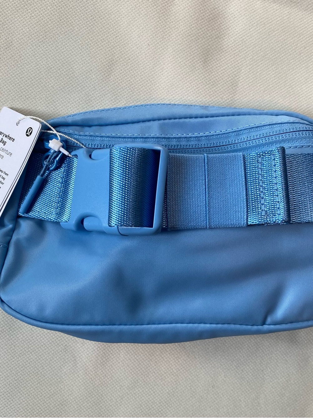 Lululemon Everywhere Belt Bag - Picture 2 of 5